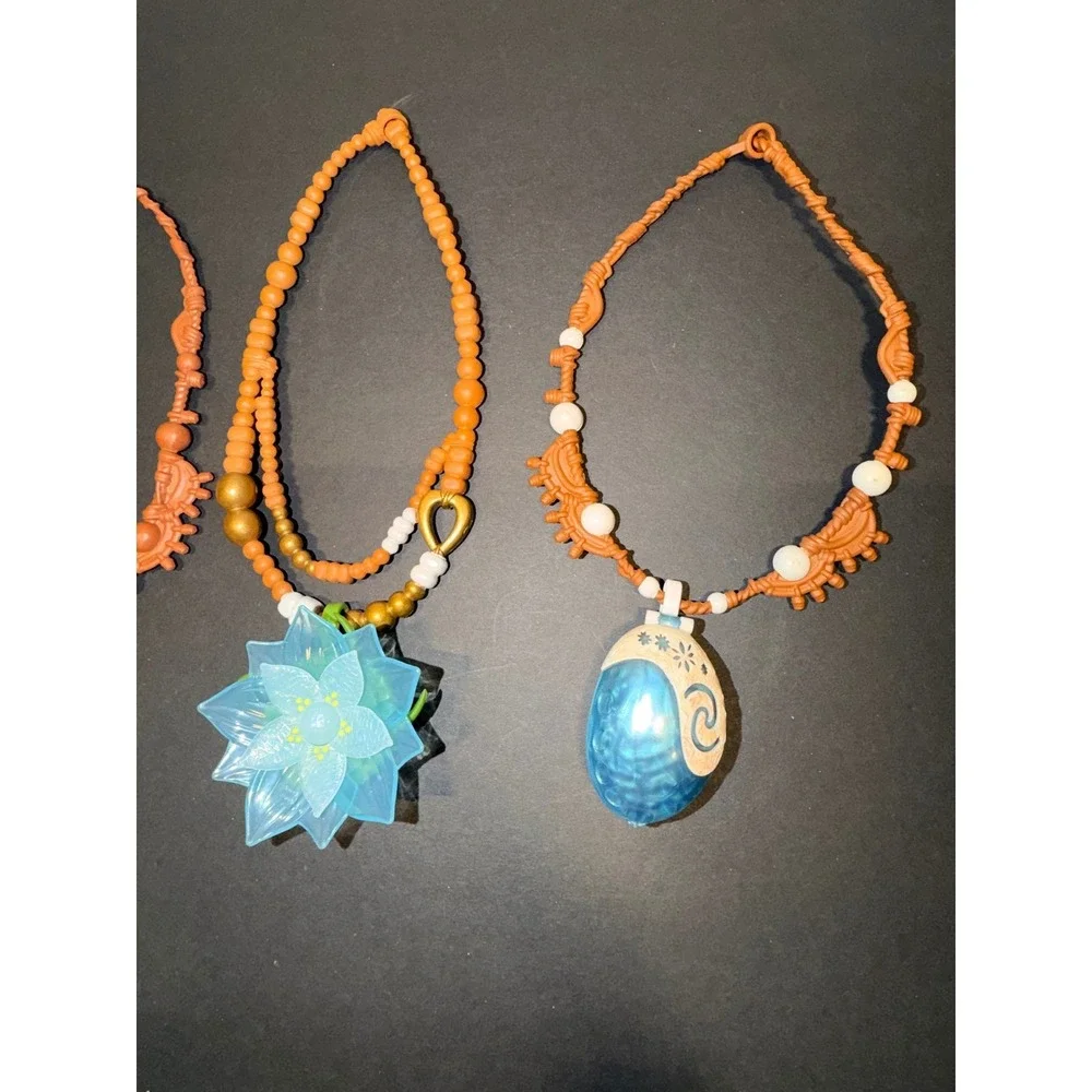 Lot Disney Moana Heart of Te Fiti & Raya Kumandra Flower Light Up Toy‎ Necklace